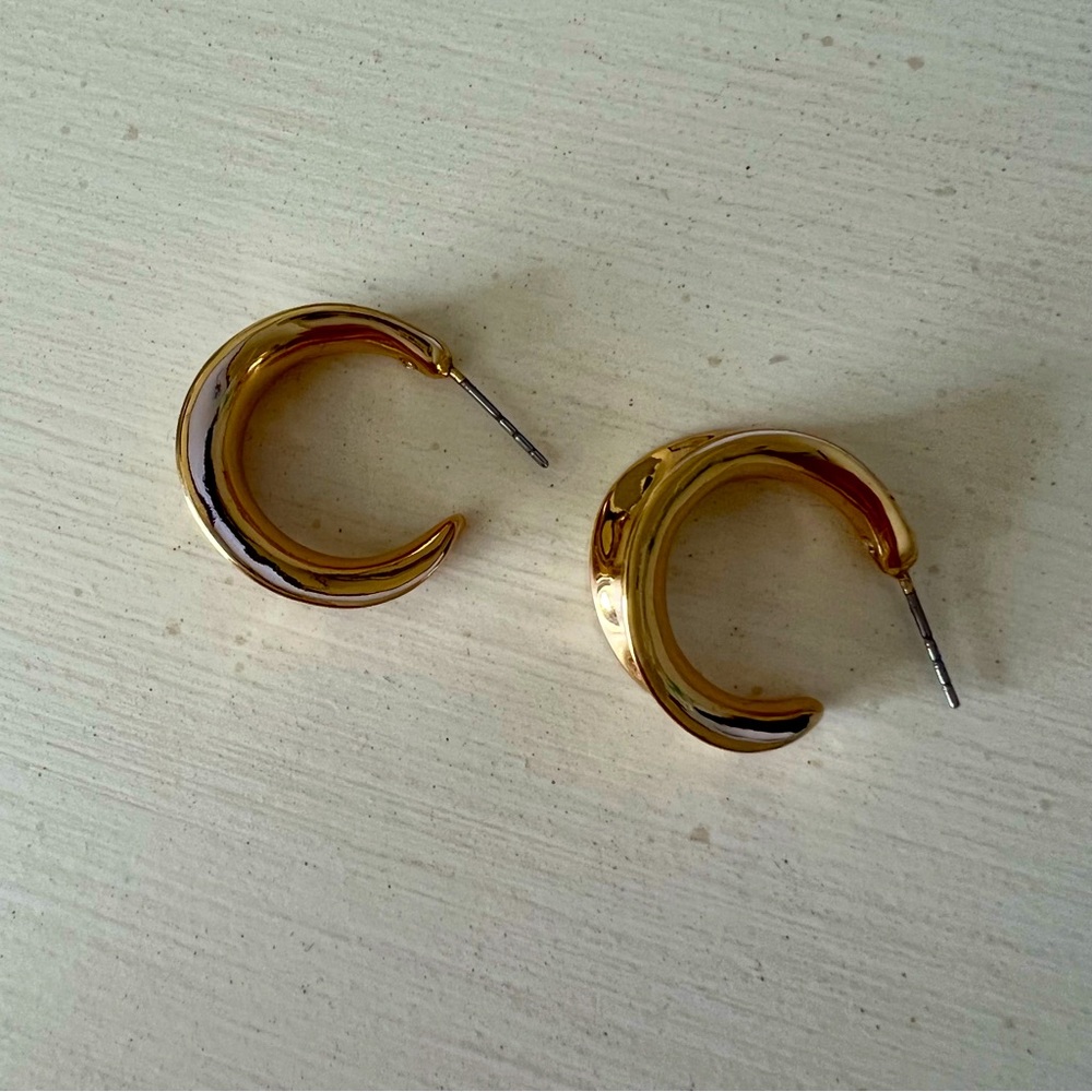 Small gold hoop earrings - Picture 5 of 7